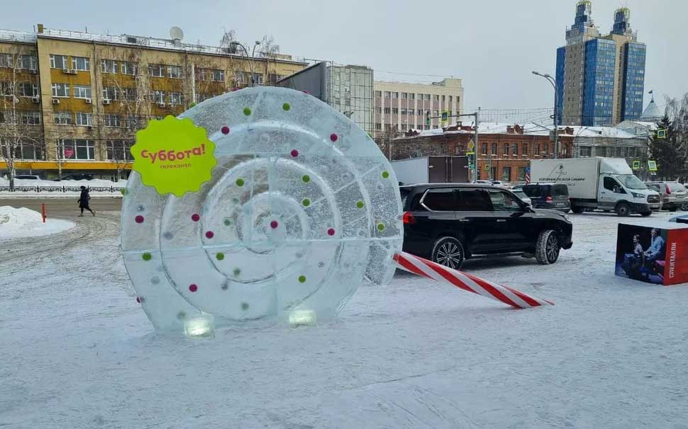 Суббота! установили трехметровый ледовый арт-объект в центре Сибири | Новости компании