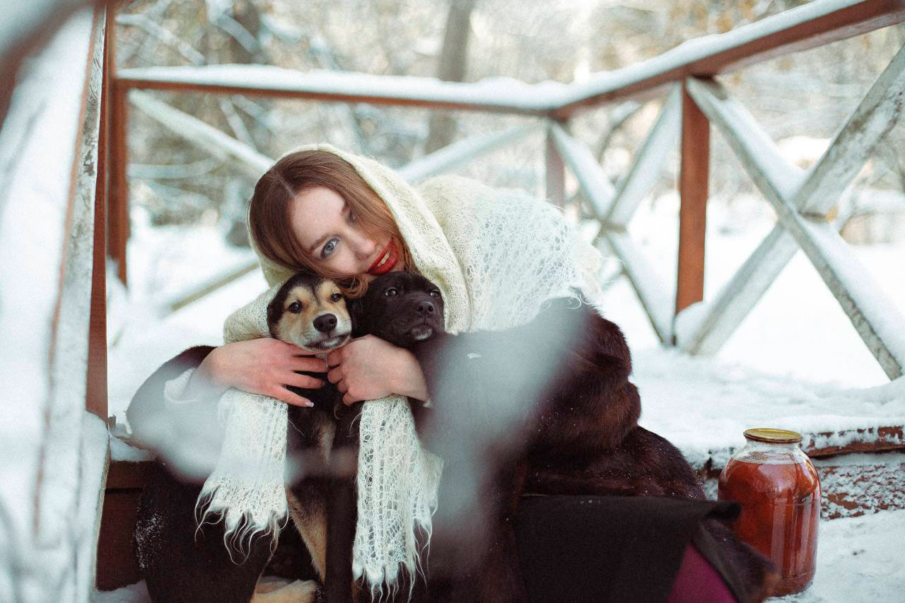 Каждой женщине нужна собака!: тренд «Славянские девушки» помогает приютить бездомных животных | Новости компании
